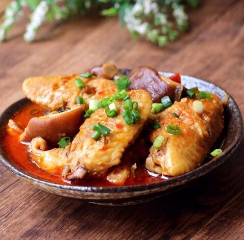 饭桌上不可少的几道菜,味道浓郁入口香,自己在家轻松做美食