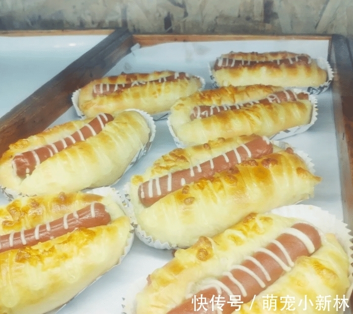 买面包时,聪明人都会避开这6种,面包店老板:不懂的人才买来吃