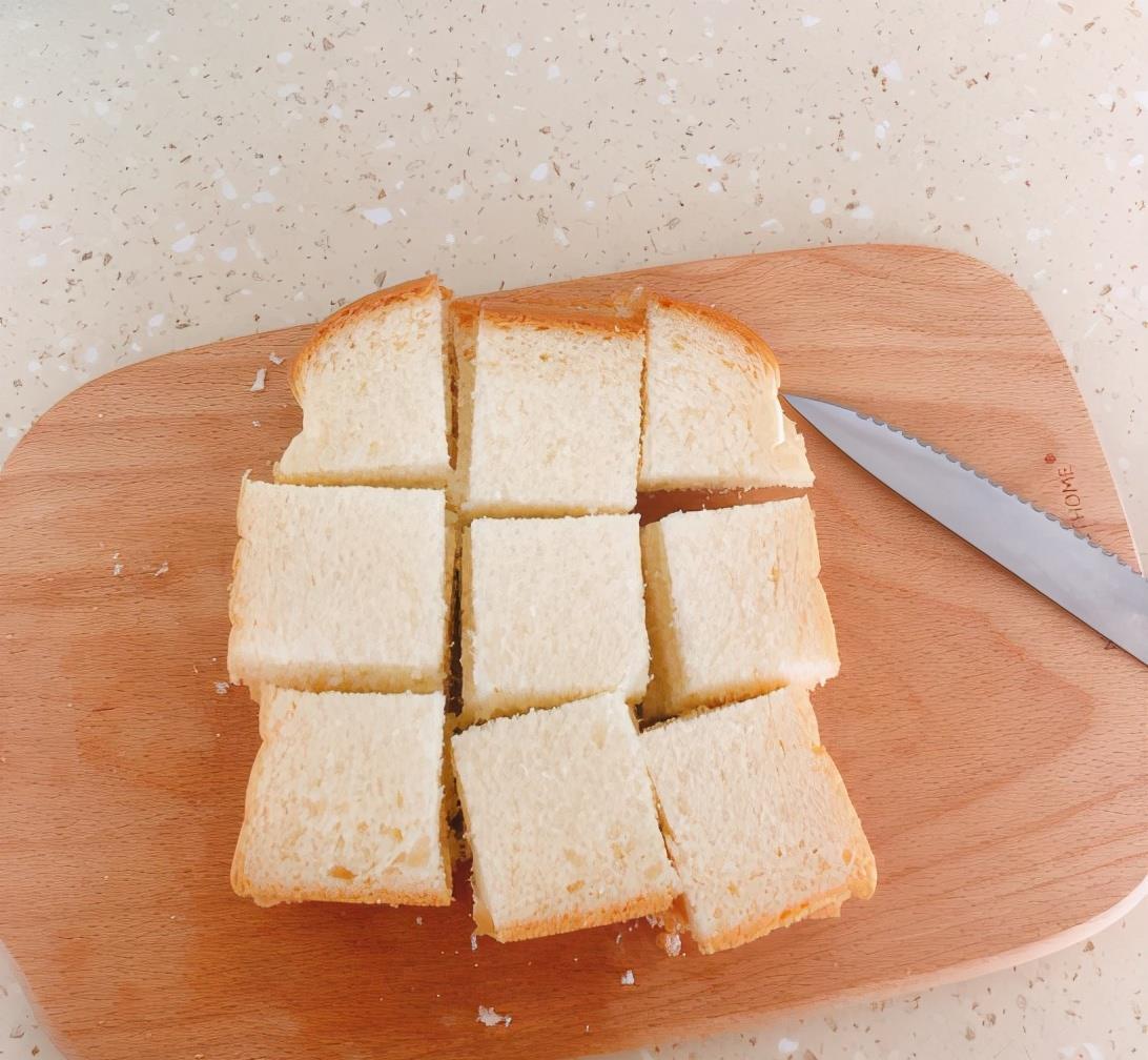 自制|自制美味吐司布丁，做法简单，10分钟就能做好，早餐好选择