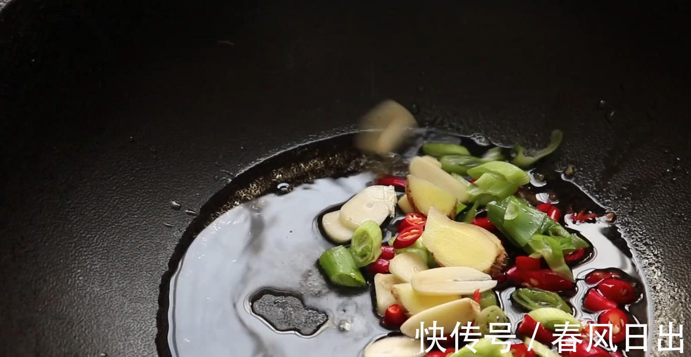 好吃|1段莲藕1把韭菜，教你1个好吃的做法，让你宁愿不吃红烧肉