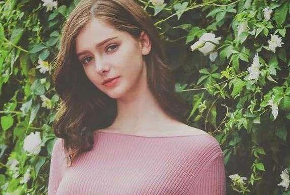 动漫角色|女孩子因为长得像动漫角色,被怀疑是“假人”,网友:这是本仙