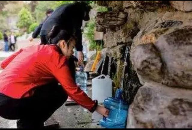 2年前趵突泉风波被游客质疑安装了水泵水管，真相到底是什么