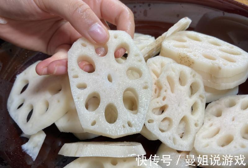 洗莲藕只用清水洗，相当于吃泥土，大厨教我一招，泥土虫卵跑光光