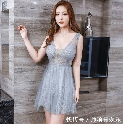 小姐姐 短款半透连衣裙,无时无刻都在令人动心,小姐姐很甜美!