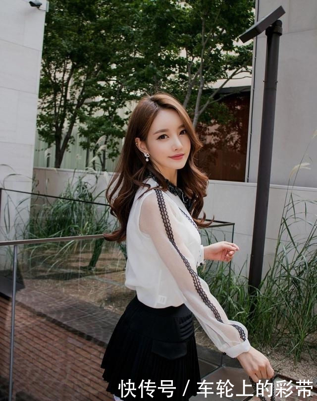 美女|美女蓝色的牛仔裤搭配简洁的短袖,彰显十足的魅力