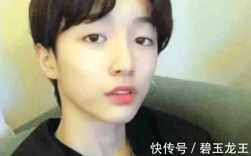 女装大佬|抖音“女装大佬”恢复真身,没了长发换上男装,让人更加怀疑人生