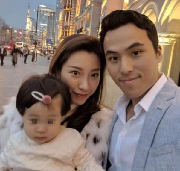 窦骁秀|何猷君夫妇综艺刚播，何超莲就携窦骁秀恩爱，何家竞争又开始了