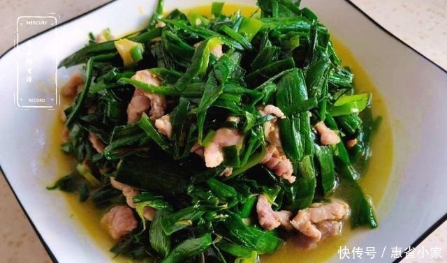 翠绿|这样做的蒜苗炒肉丝,蒜苗鲜嫩翠绿,肉丝嫩滑美味,因多加这两步