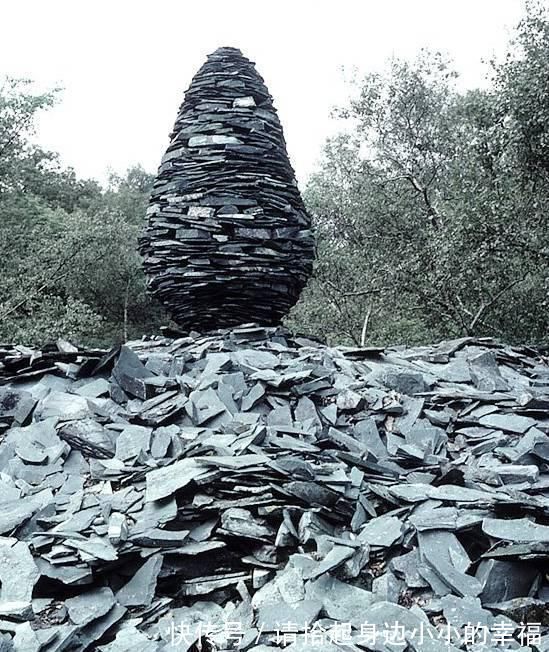 艺术家|他用最简单的树叶、石头、羽毛,建了一座美到极致的自然美术馆