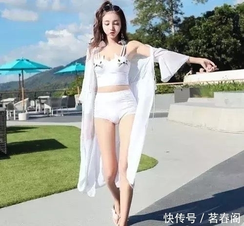 小蛮腰 小清新的比基尼泳衣，合理搭配，穿出甜美气质