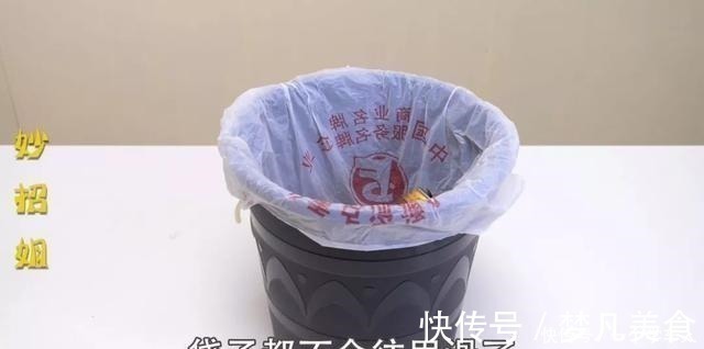 垃圾桶上粘一个挂钩，竟然有这么多用处！家里人都照着做！