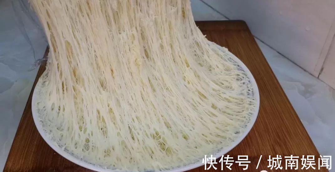 蒸馍|红豆又出新吃法,不烙饼不蒸馍,我家一周吃3次,比蛋糕好吃十倍