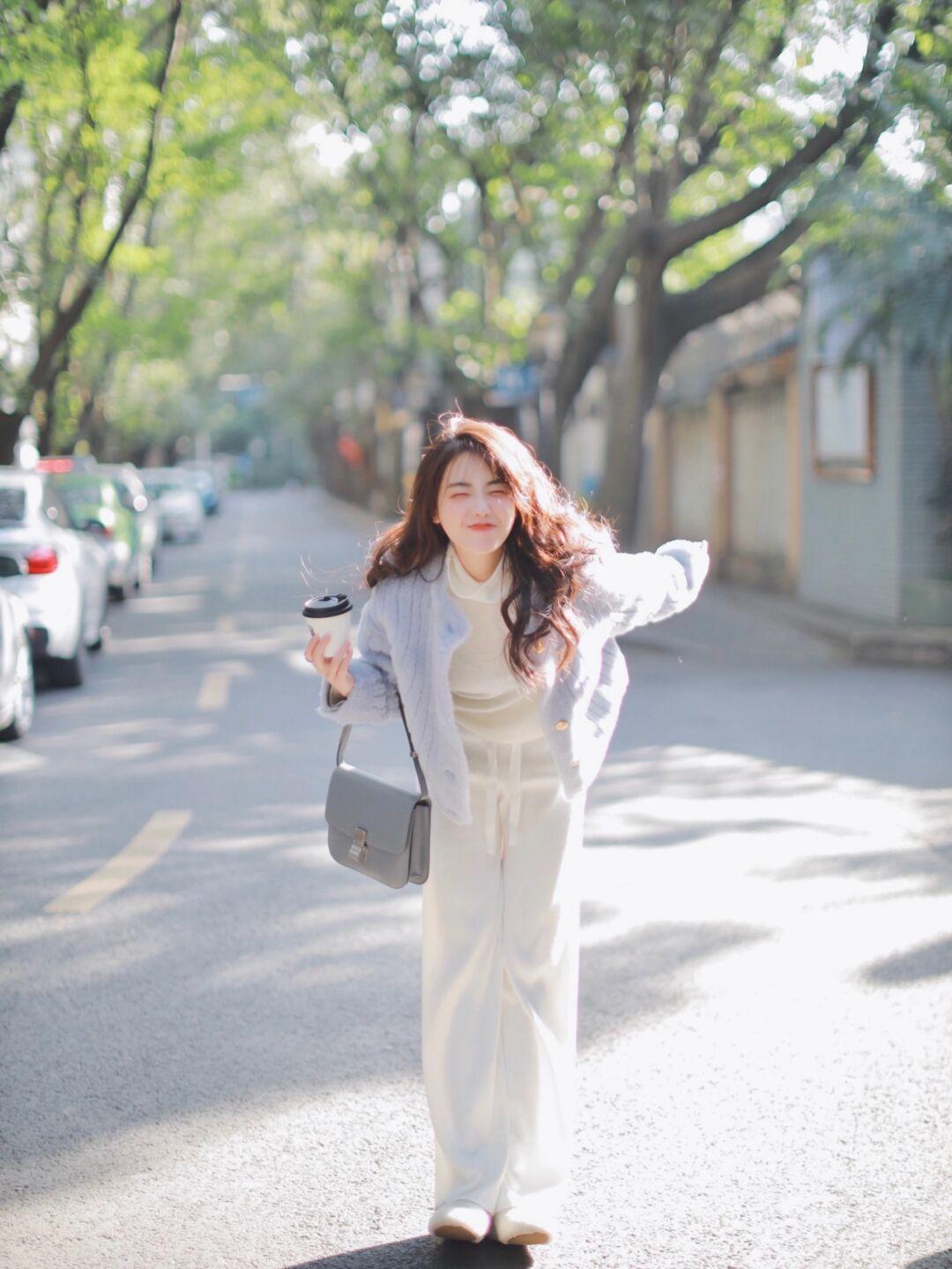 半身裙|女人会穿毛衣才优雅,教你选对款式,轻松展现熟龄气质