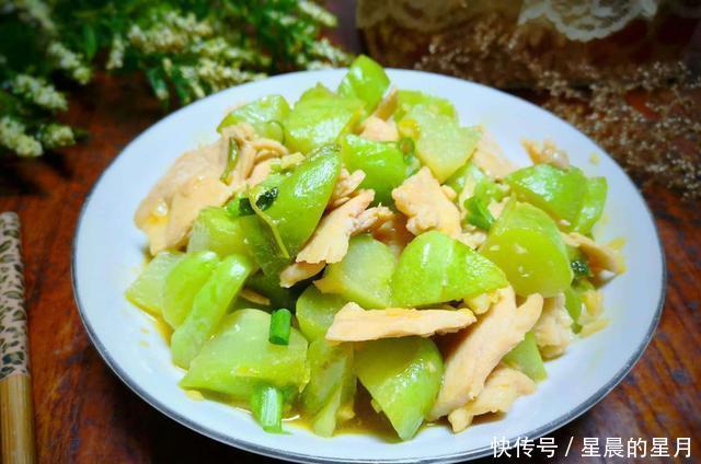 佛手瓜|自家种的佛手瓜,这样做那叫一个香,口感清脆又去火,好吃下饭!