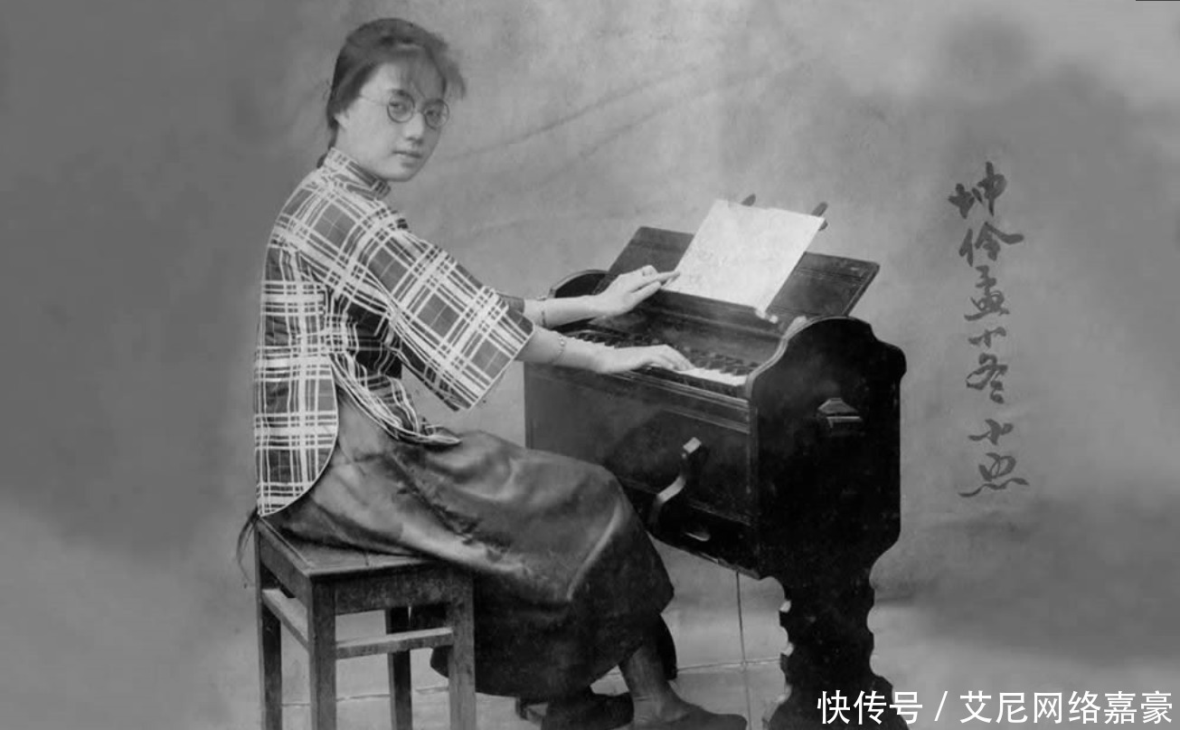 孟小冬和梅兰芳合影,晚年常说:只是一切都过去了罢