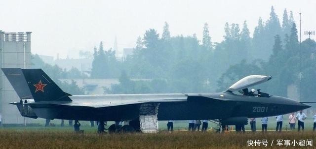 采用|战机座舱盖有向前翻盖的,也有向后的,左右翻的,有什么讲究吗?