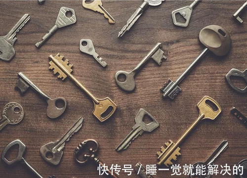 滑梯|“蒲公英”萌娃走红,耍完滑梯头发根根冲天,网友:这发型太秀了