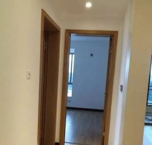 鞋柜|老婆坚持卧室不留飘窗,地面做个“小地台”,完工邻居抢着模仿