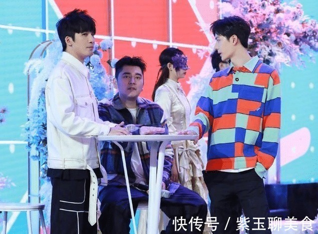 王一博和錢楓出席活動合影,錢楓臉部被虛化,偏愛程度很明顯