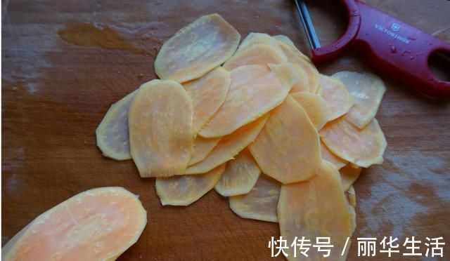 自从学会了红薯这吃法，我家零食都不买了，一次做2斤不够吃