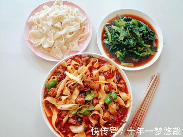 看我家周末午餐，饭菜一锅出，荤素搭配省钱省力，真好吃