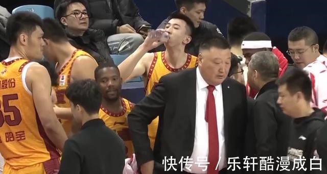 阴晴|两个教练两重天!一个持续艳阳一个阴晴难料,教练差距咋这么大