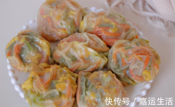 无需揉面，也可以吃的青椒火腿包，皮薄馅大，一盘不够吃，很过瘾