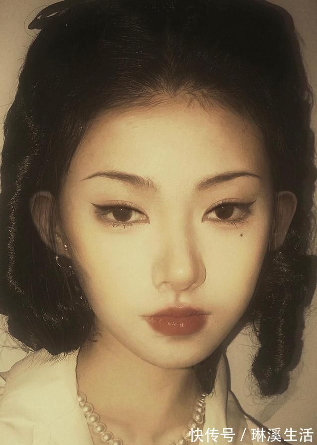 吊梢眼|西红柿ovo刷新“网红脸”标准,吊眼辨识度极高,厚嘴唇太醒目!