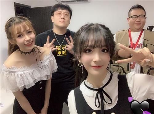 瞳夕|又一老婆来虎牙了解说瞳夕腿长就是任性，黑丝塞鞋里都这么好看
