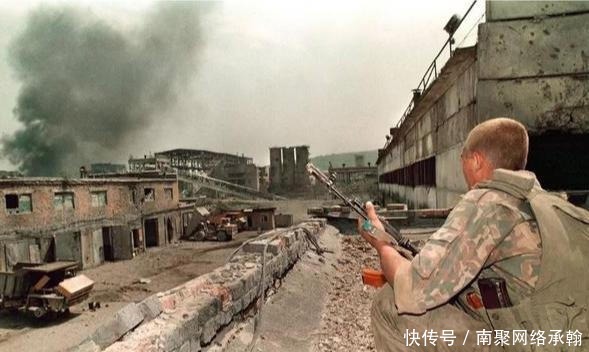 车臣战争|战友遗骸被敌人砌成掩体,俄指挥官下令:我命令你把他们碾碎