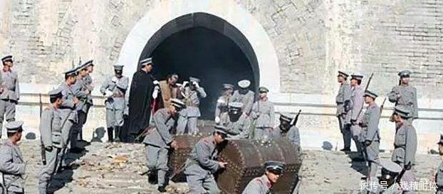 告知孙殿英|慈禧入葬时,此石匠封闭墓道被砸昏,监工将他丢在荒山后奇迹发生!