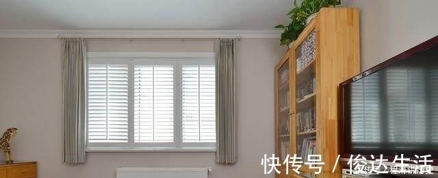 阳台上|多亏老婆这个明智的决定,在电视墙做一圈柜子,完工后漂亮又实用