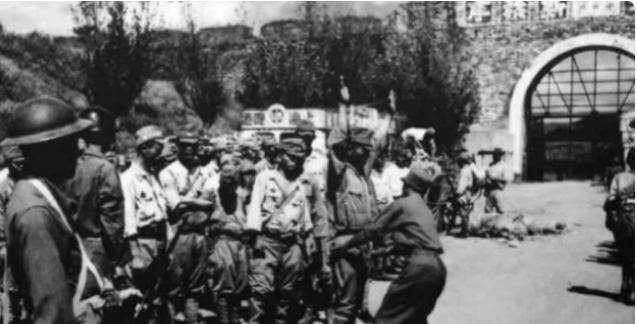 投降|日军宁死不降?看看他们举手投降的照片,这才是真实的鬼子