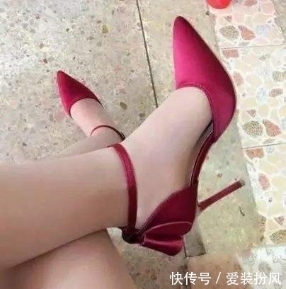 细跟鞋是高跟鞋中的绝对王者,显示着超然与众的品味气质