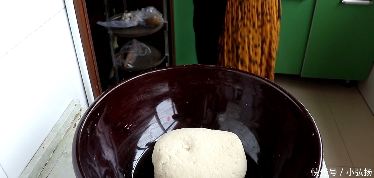 盒子|想吃韭菜盒子不用出去买,教你在家做更营养,薄皮大馅吃不够