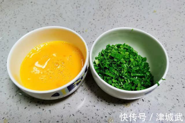 鸡蛋别只会炒番茄，试试这个新方法，开胃下饭，好吃得停不下筷子