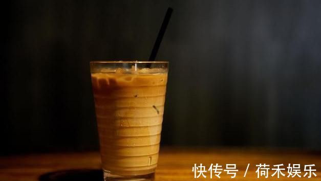 奶茶|公认长肉“最猛”的零食,热量堪比喝油,减肥的人,管住嘴就是赢