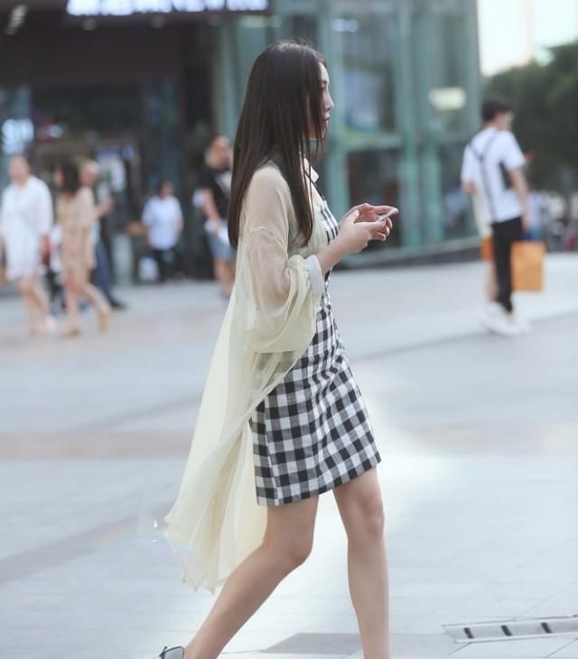  阳光|夏日阳光暴晒,有哪些衣服可以既防晒又清凉