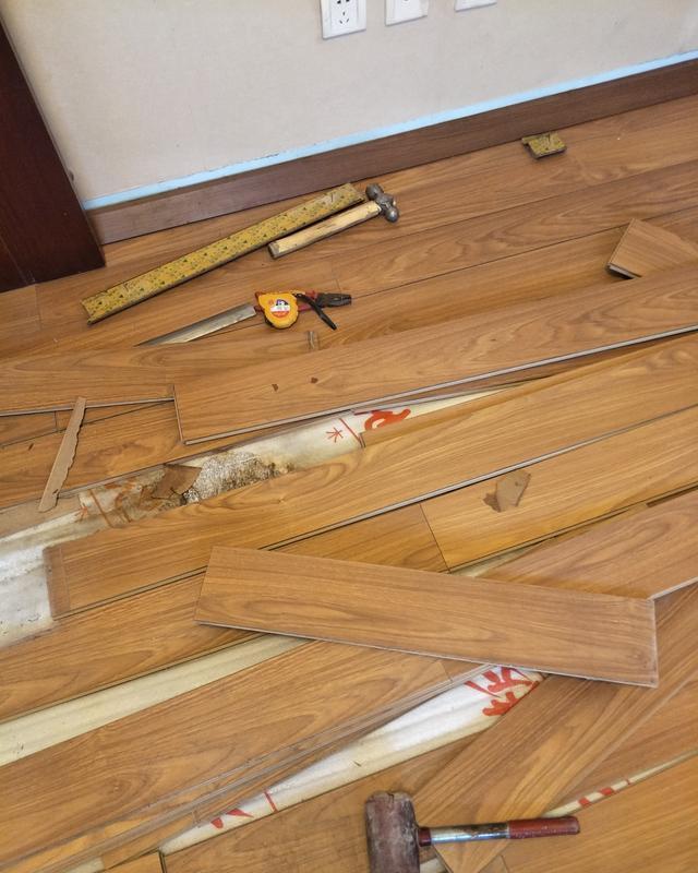 复合木地板|我家全屋瓷砖,爸妈家全屋木地板,两种地面用起来有何不同?