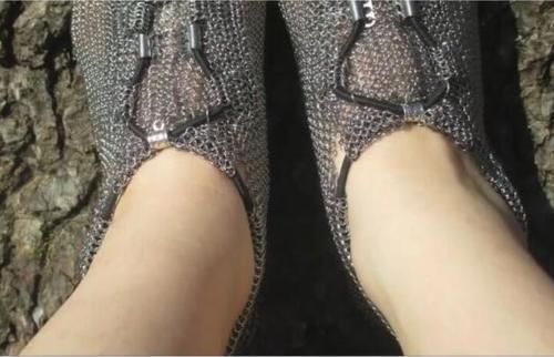 构造 世界上“最耐穿”的运动鞋,全用不锈钢构造,踩到碎玻璃也没事