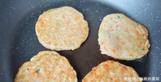 胡萝卜|懒人早餐做法,1根山药2个鸡蛋,不用早起5分钟出锅,孩子抢着吃