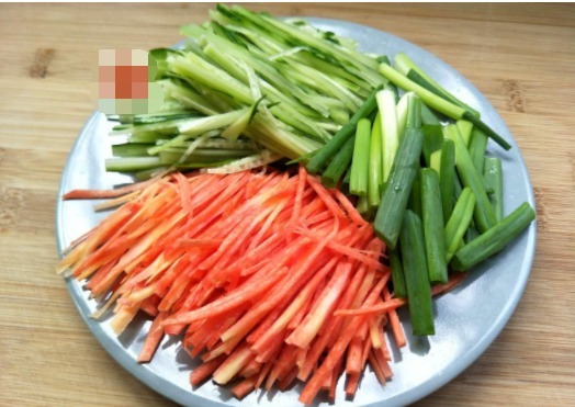 3个鸡蛋，2张豆腐，独特做法，3分钟出1张大饼，解决全家人的早餐