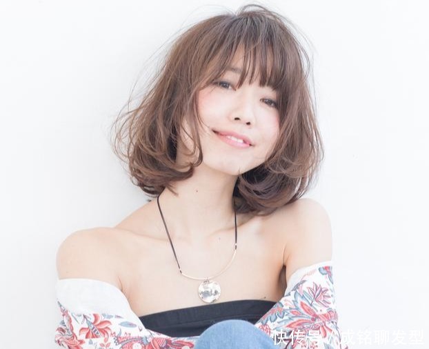 10款适合圆脸的中卷发,软弹柔卷时尚减龄,空气刘海显小又瘦脸