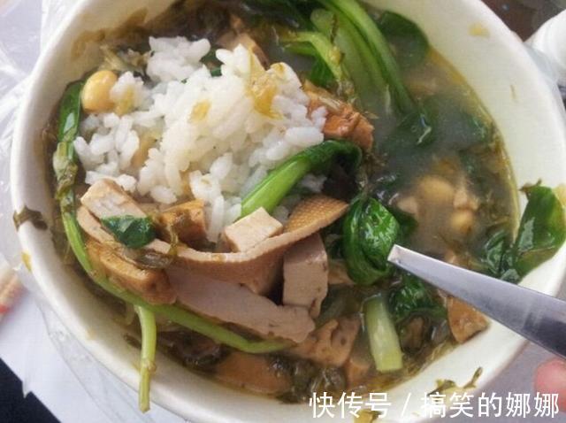 汤泡饭|给宝宝喂饭时,这样3个习惯,会害苦了孩子,家长应该注意