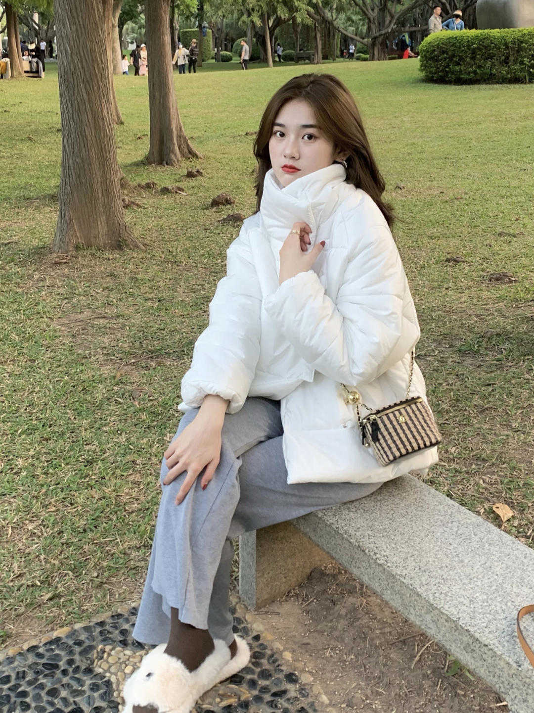 休闲裤|天冷了,羽绒服还是少不了,瞧下面潮人这样来穿,显瘦洋气又好看