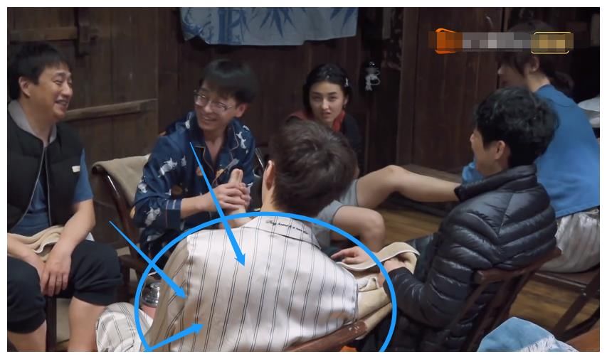 杨紫做客下期《向往5》，与张子枫热聊，穿张艺兴同款睡裤引热议