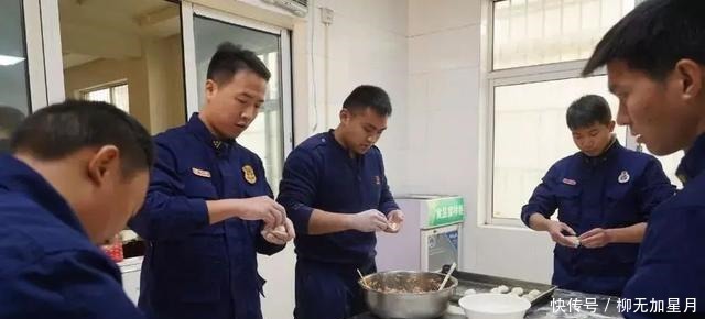 深夜食堂丨家乡的灌汤小笼包