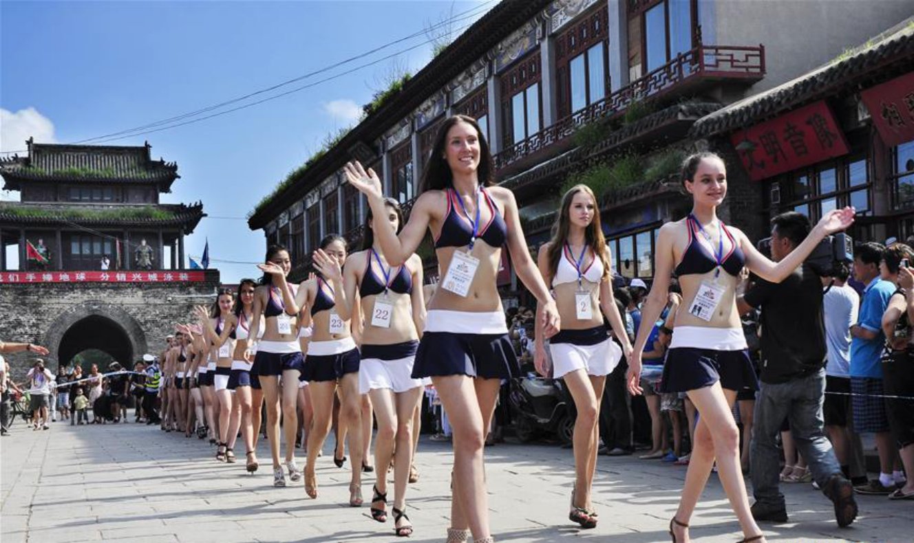 赫本梦露钟爱的泳衣竟来自东北小镇，全球四分之一比基尼产自这里