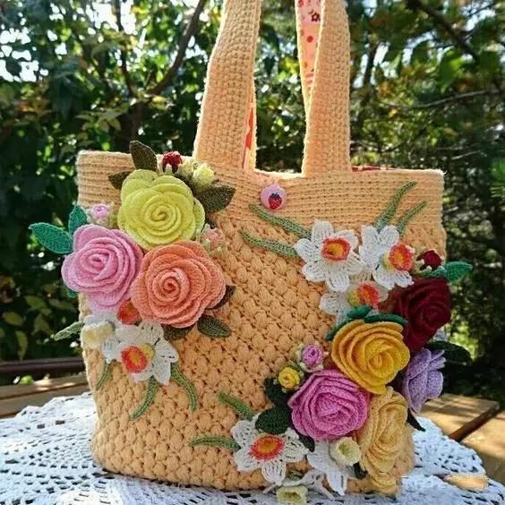 小花片 55款超美的钩花包包,只要会钩不同的花,拼缝在一起,就能做出