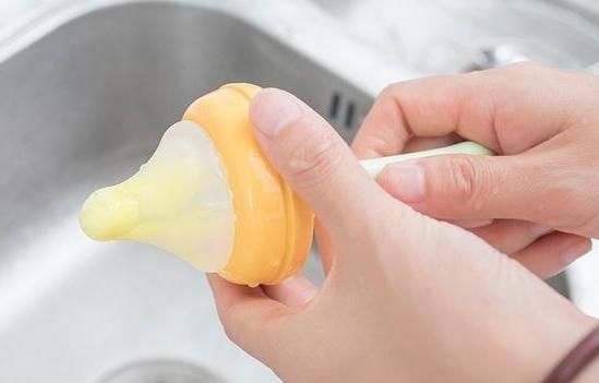 婷婷|宝宝拒绝喝奶，喂奶溜号怎么办？孩子进入“厌奶期”，宝妈不要慌